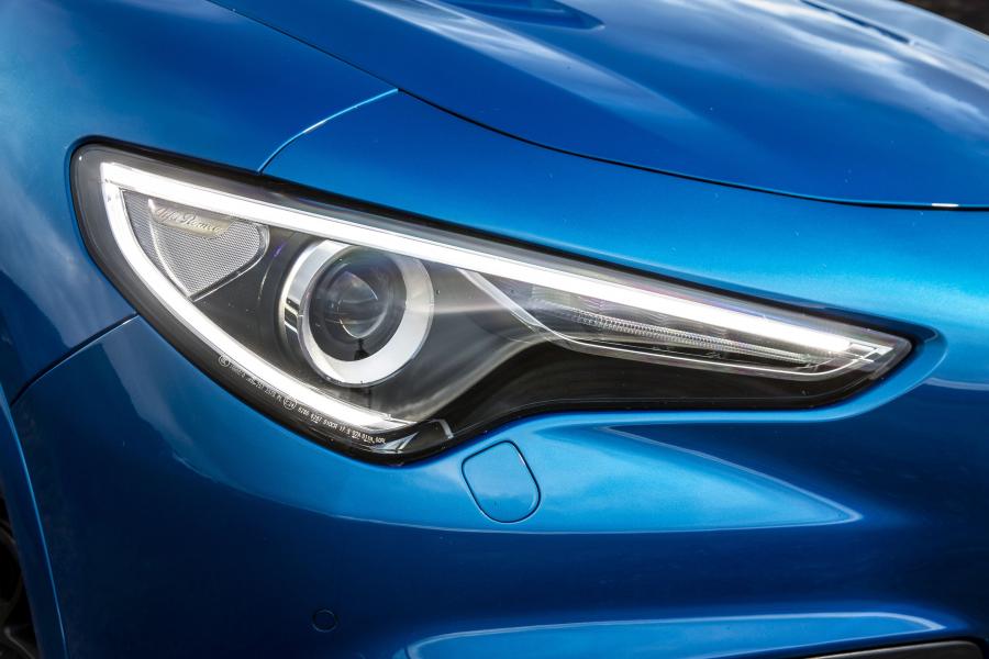 Детали экстерьера Alfa Romeo Stelvio Quadrifoglio (949) 2018 года  (UK) (фото 50 из 59)